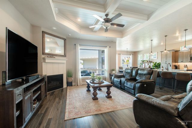4433 S Lava Springs Loop, Nampa, ID 83686