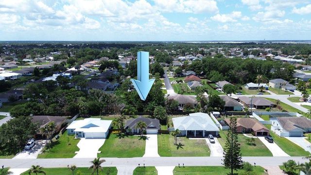 1634 SW Duclair Avenue, Port St. Lucie, FL 34953