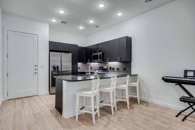 4801 Springdale RD 2107, Austin, TX 78723