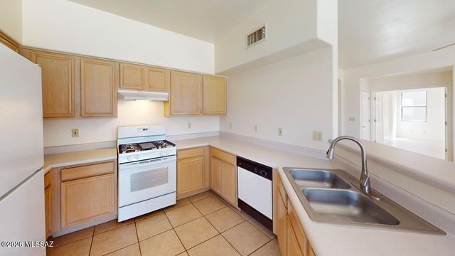 5534 S Gainsborough Road, Tucson, AZ 85746
