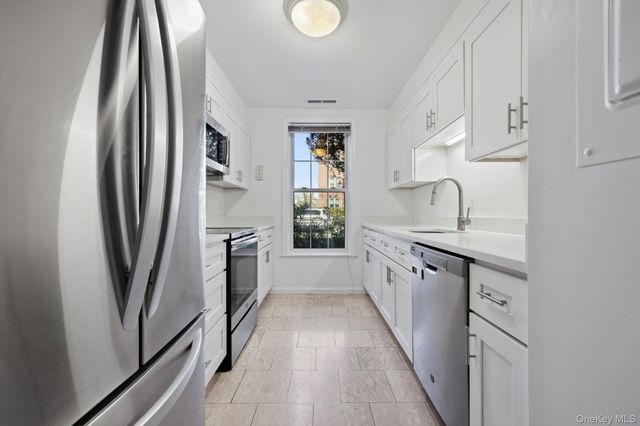 140 Field Point Road 2, Greenwich, CT 06830