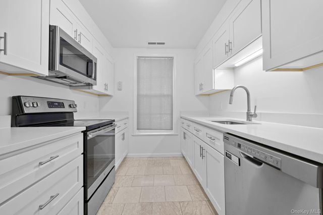 140 Field Point Road 2, Greenwich, CT 06830