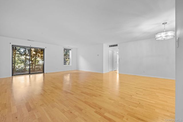 140 Field Point Road 2, Greenwich, CT 06830