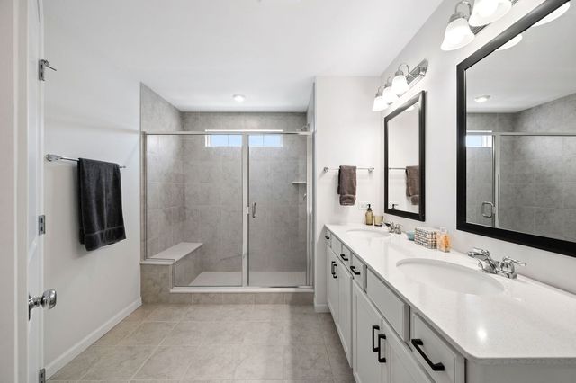 137 Yorktown Court, Libertyville, IL 60048