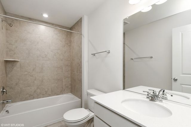 137 Yorktown Court, Libertyville, IL 60048