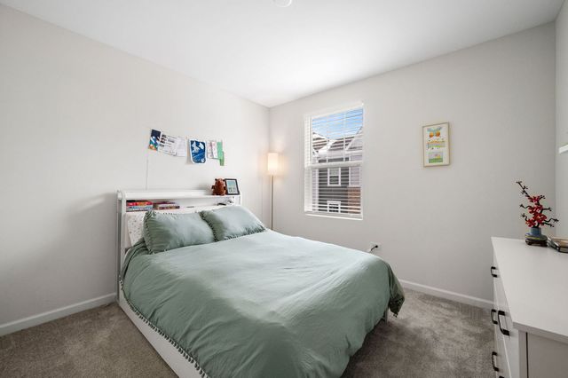 137 Yorktown Court, Libertyville, IL 60048