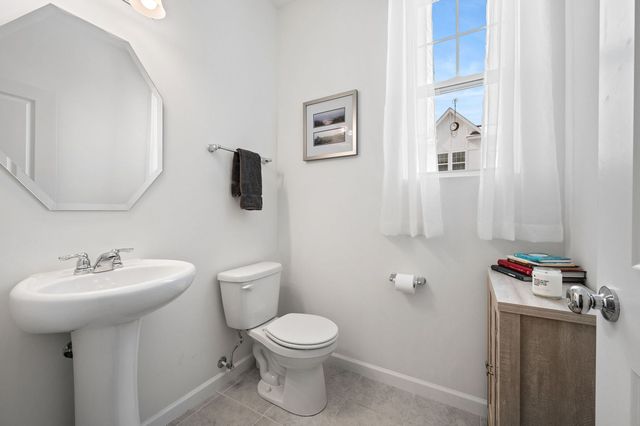 137 Yorktown Court, Libertyville, IL 60048