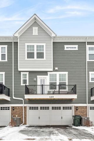137 Yorktown Court, Libertyville, IL 60048