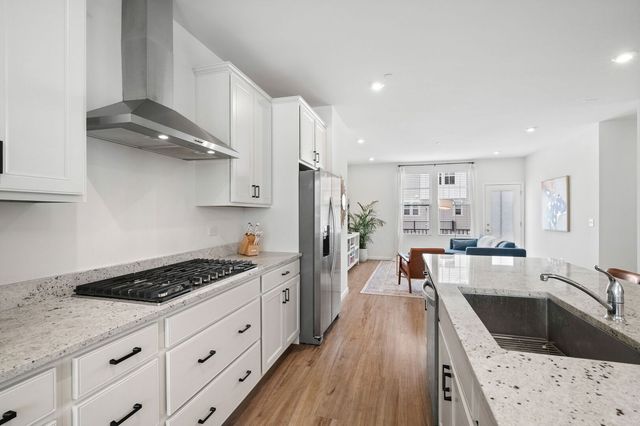 137 Yorktown Court, Libertyville, IL 60048