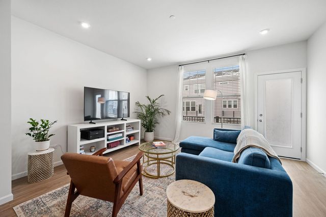 137 Yorktown Court, Libertyville, IL 60048