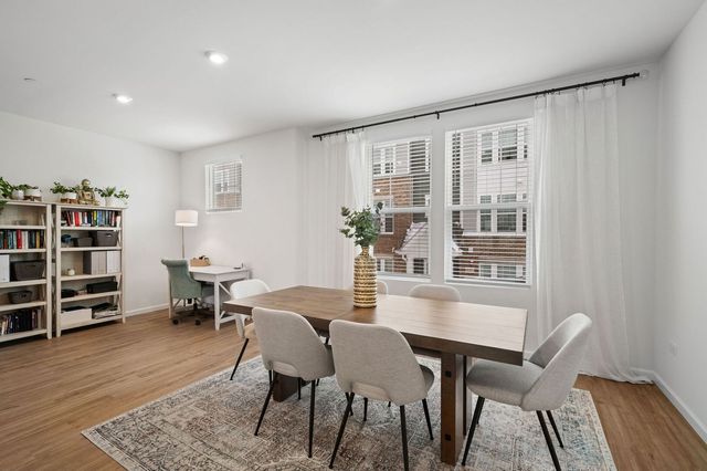 137 Yorktown Court, Libertyville, IL 60048