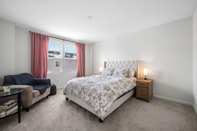 137 Yorktown Court, Libertyville, IL 60048