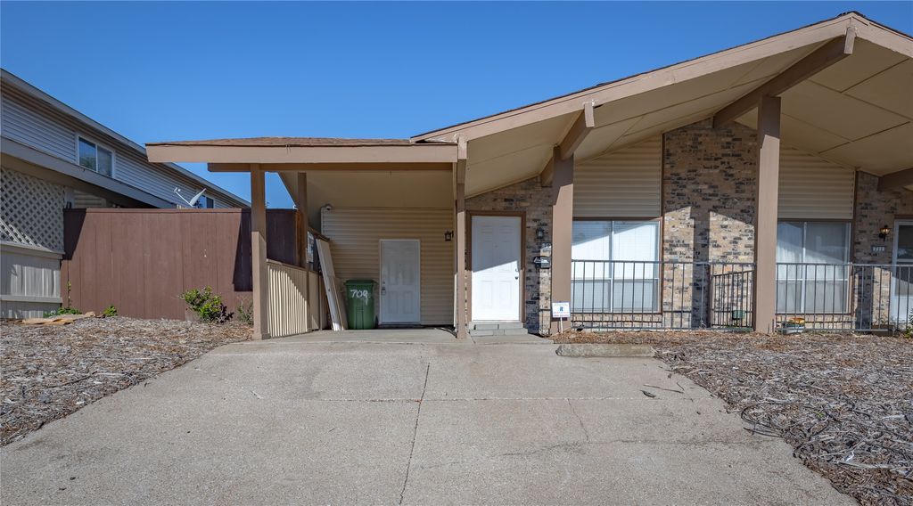 709 Arrowhead Circle, Garland, TX 75043