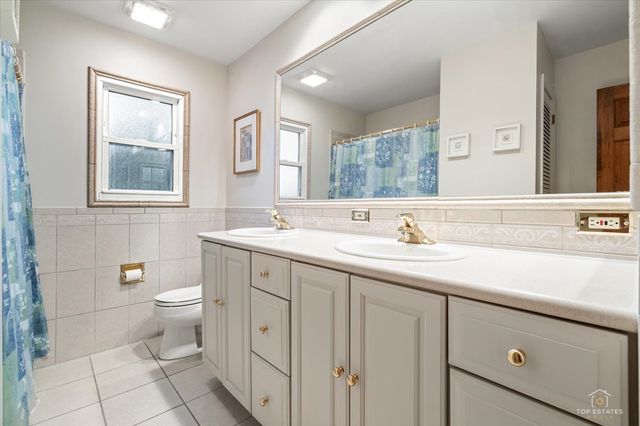 1340 E Rosita Drive, Palatine, IL 60074
