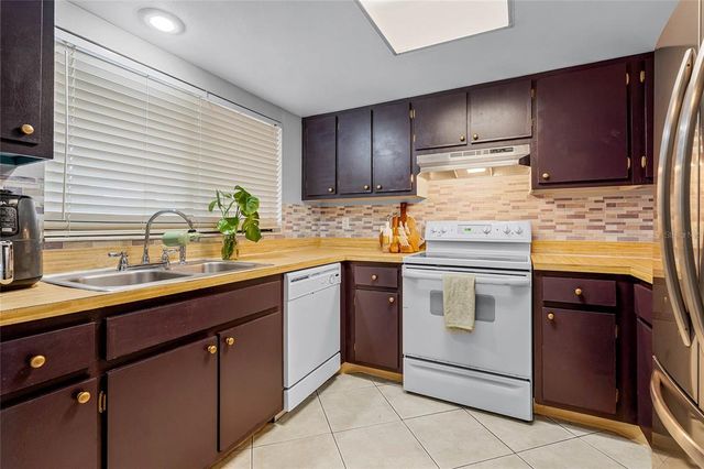 1052 LOTUS COVE COURT 743, Altamonte Springs, FL 32714