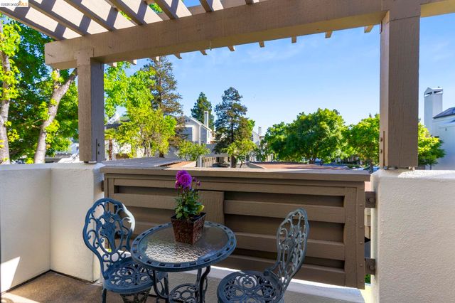 57 Mozden Ln, Pleasant Hill, CA 94523
