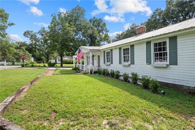 101 Overhill Road, Mobile, AL 36608
