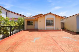 2555 W 65th St, Hialeah, FL 33016