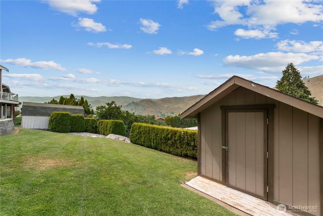 585 Entiat Place, Orondo, WA 98843