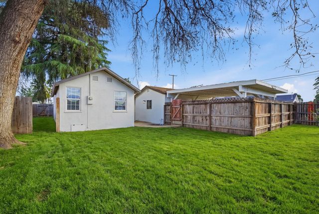 1101 N Conyer Street, Visalia, CA 93291