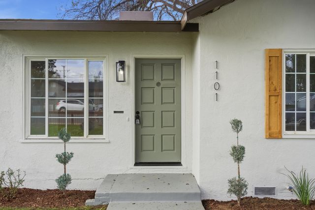 1101 N Conyer Street, Visalia, CA 93291