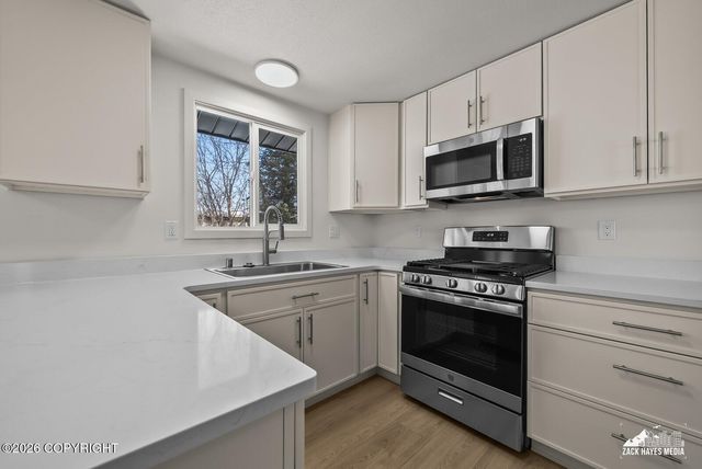 1605 Dolina Circle, Anchorage, AK 99508