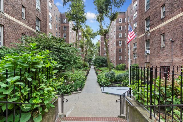 48-42 44th Street 4J, Woodside, NY 11377