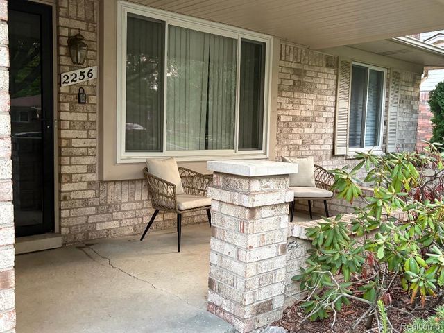 2256 Niagara Drive, Troy, MI 48083
