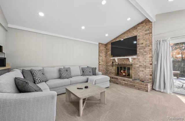 2256 Niagara Drive, Troy, MI 48083