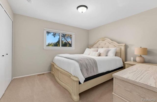 2256 Niagara Drive, Troy, MI 48083