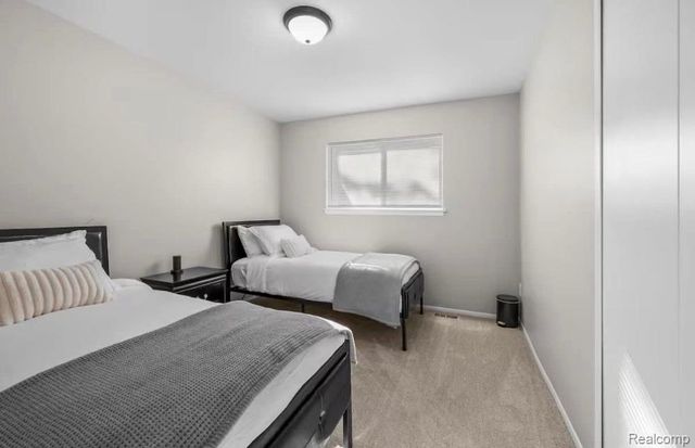 2256 Niagara Drive, Troy, MI 48083