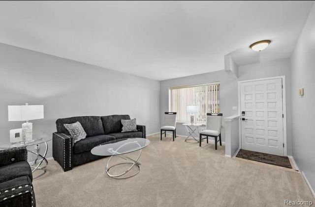 2256 Niagara Drive, Troy, MI 48083