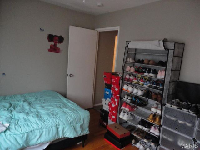 2240 Windsor Drive, St Louis, MO 63033