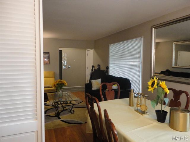 2240 Windsor Drive, St Louis, MO 63033