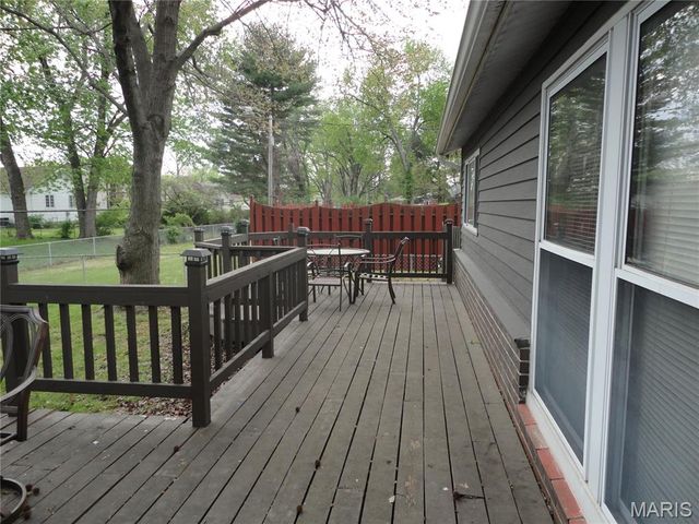2240 Windsor Drive, St Louis, MO 63033