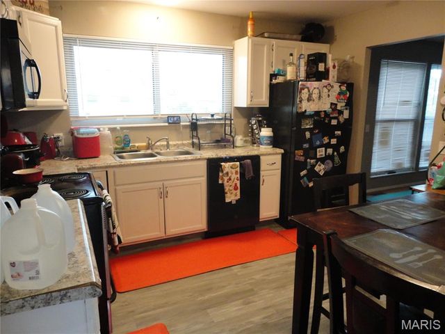 2240 Windsor Drive, St Louis, MO 63033