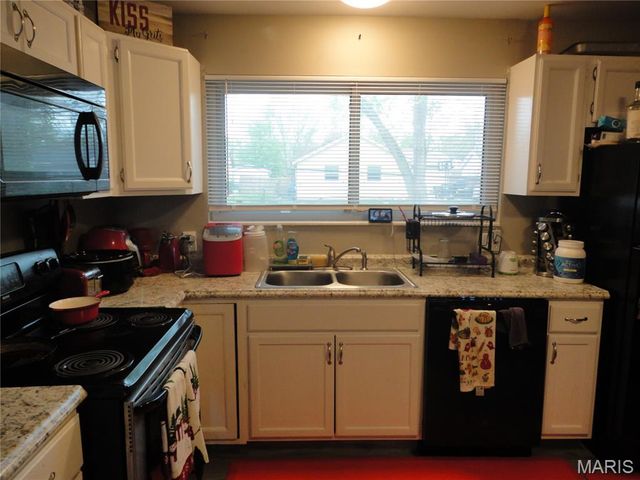 2240 Windsor Drive, St Louis, MO 63033