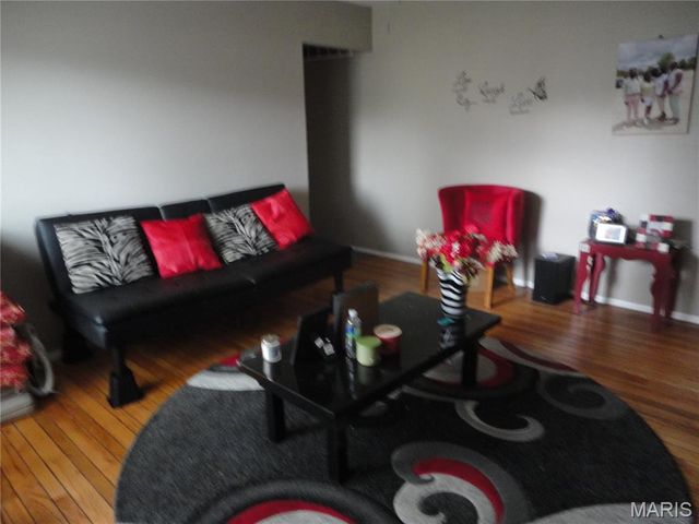 2240 Windsor Drive, St Louis, MO 63033