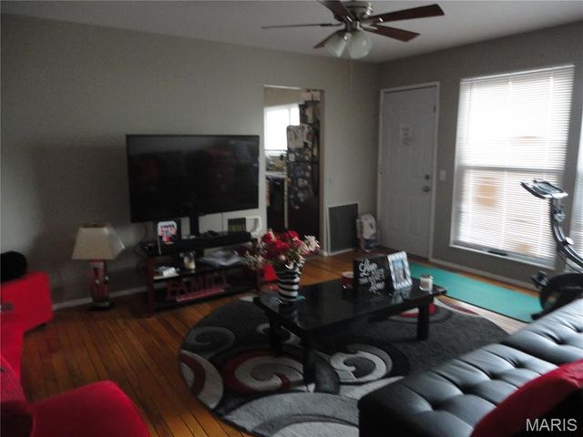 2240 Windsor Drive, St Louis, MO 63033