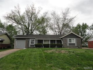 2240 Windsor Drive, St Louis, MO 63033