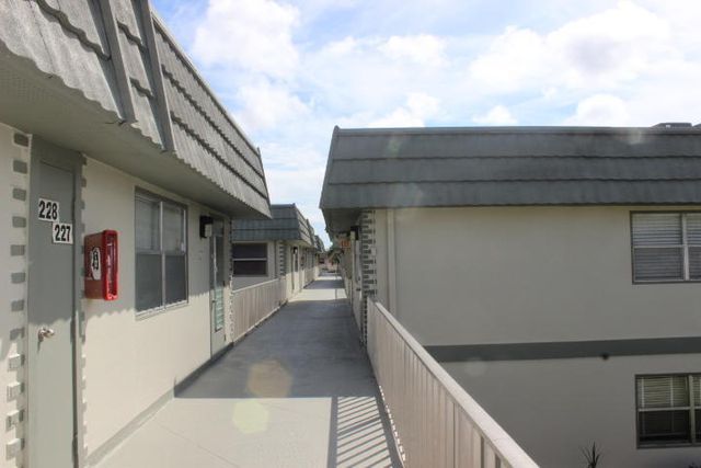 228 E Monaco Way, Delray Beach, FL 33446