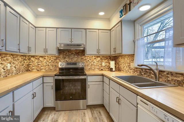 102 FAIRWAY DRIVE, Mechanicsburg, PA 17055