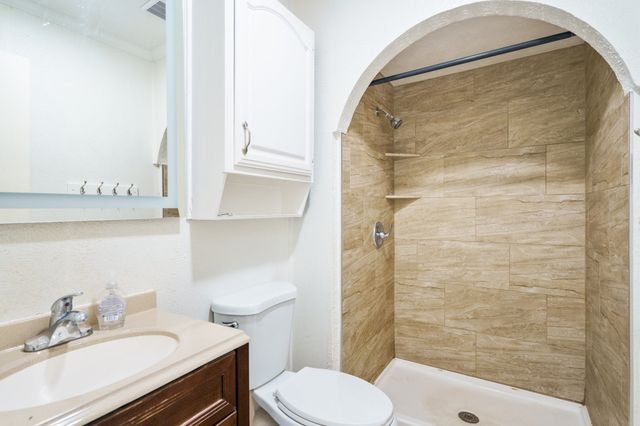 745 Oakland Street, Grand Prairie, TX 75052