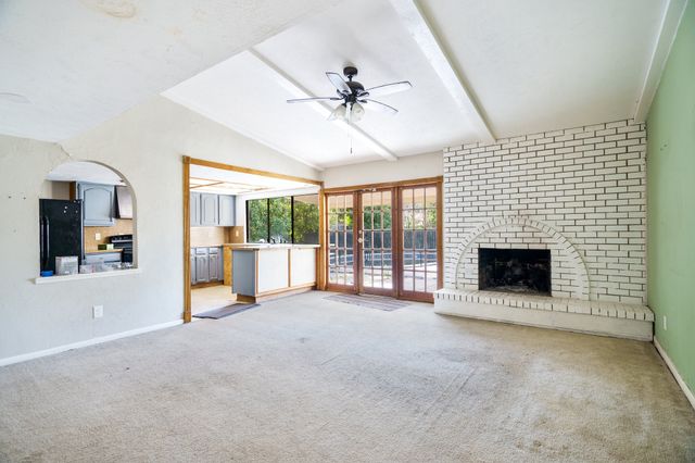 745 Oakland Street, Grand Prairie, TX 75052
