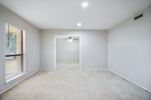 745 Oakland Street, Grand Prairie, TX 75052