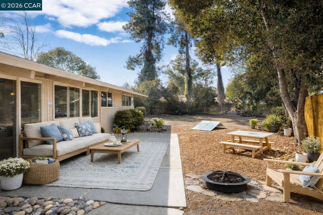 1439 Toyon Dr, Concord, CA 94520