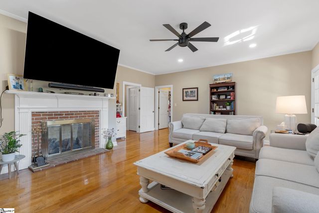 307 S. Broad Street, Clinton, SC 29325