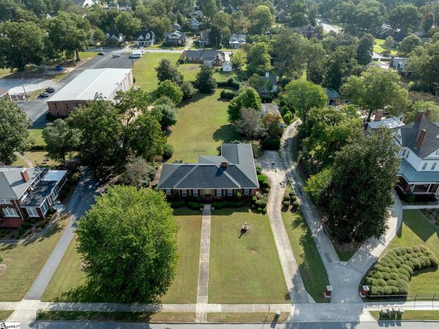 307 S. Broad Street, Clinton, SC 29325