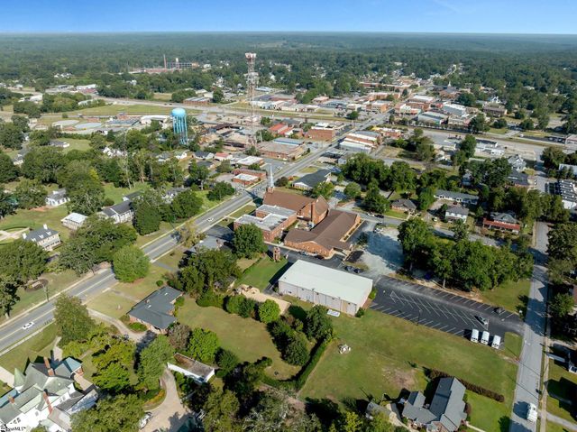 307 S. Broad Street, Clinton, SC 29325