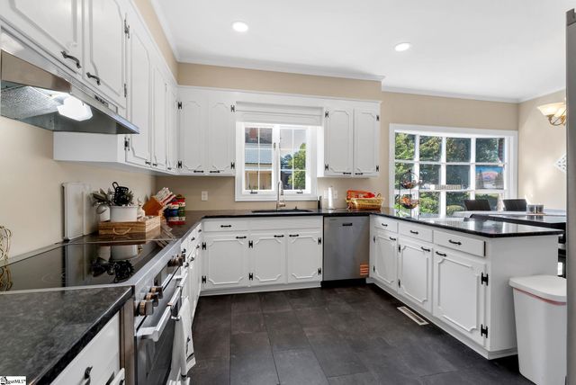 307 S. Broad Street, Clinton, SC 29325